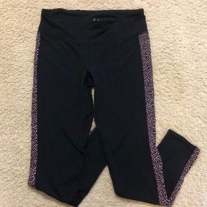 3/4 Gap fit Leggings w/ Pattern on Sides